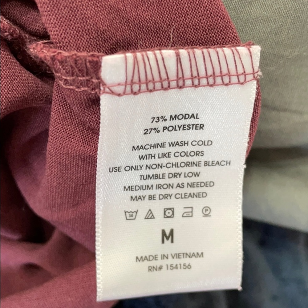 Mote burgandy hi-low sleeveless super soft, Medium - Picture 4 of 5